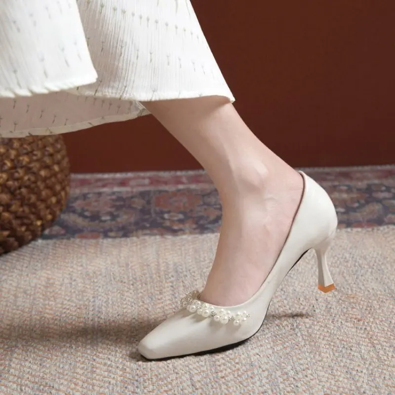 

Новые модные пикантные туфли с острым носком и жемчугом на высоком каблуке, женская обувь для банкета, весенне-осенняя модная пикантная обувь на шпильке