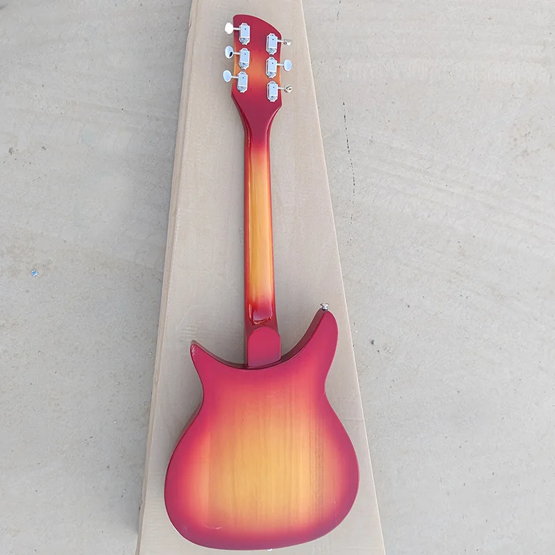 В наличии электрогитара Rickenbacker 325 звукосниматель из трех частей 6-струнная