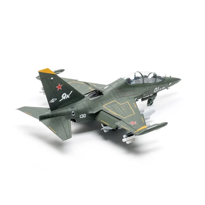 Kitty Hawk телефон модели KH80157 российский боец яка-130 1/48