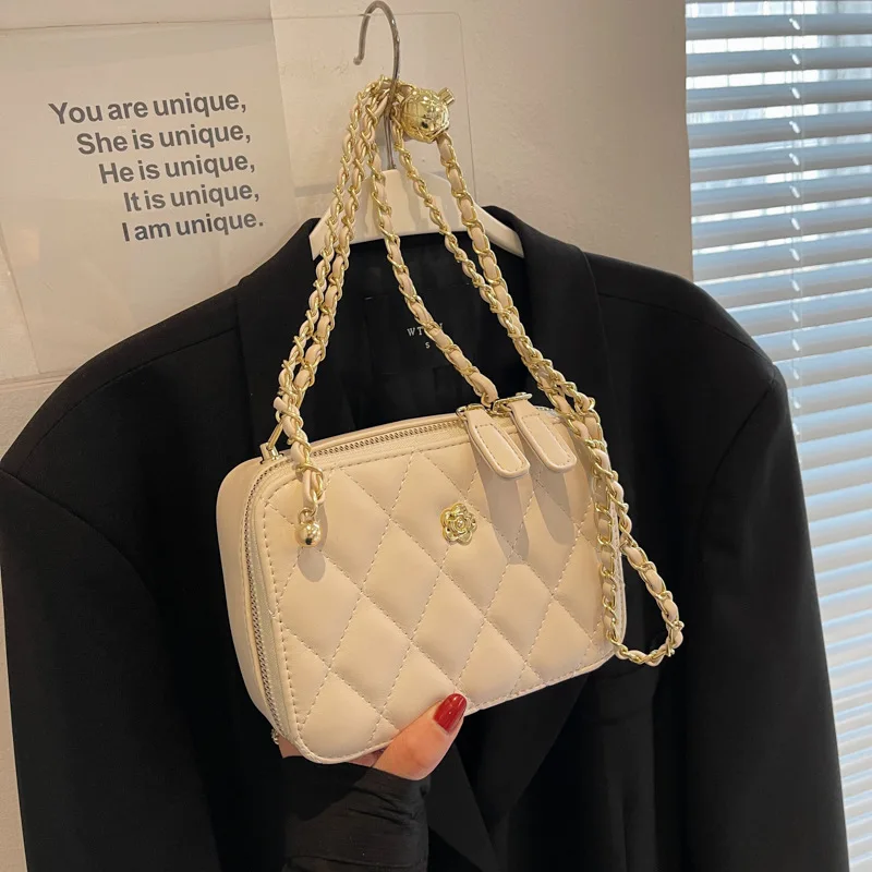 

Модная женская сумка через плечо 2023new, летняя женская брендовая дизайнерская сумка через плечо, кожаная однотонная сумка из искусственной к...