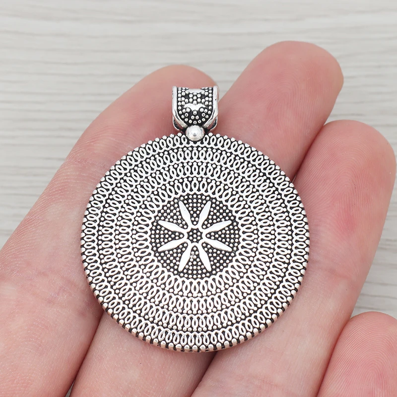 

5 x Antique Silver Color Bohemia Round Charms Pendants for Necklaces Jewelry Making Findings 44x36mm