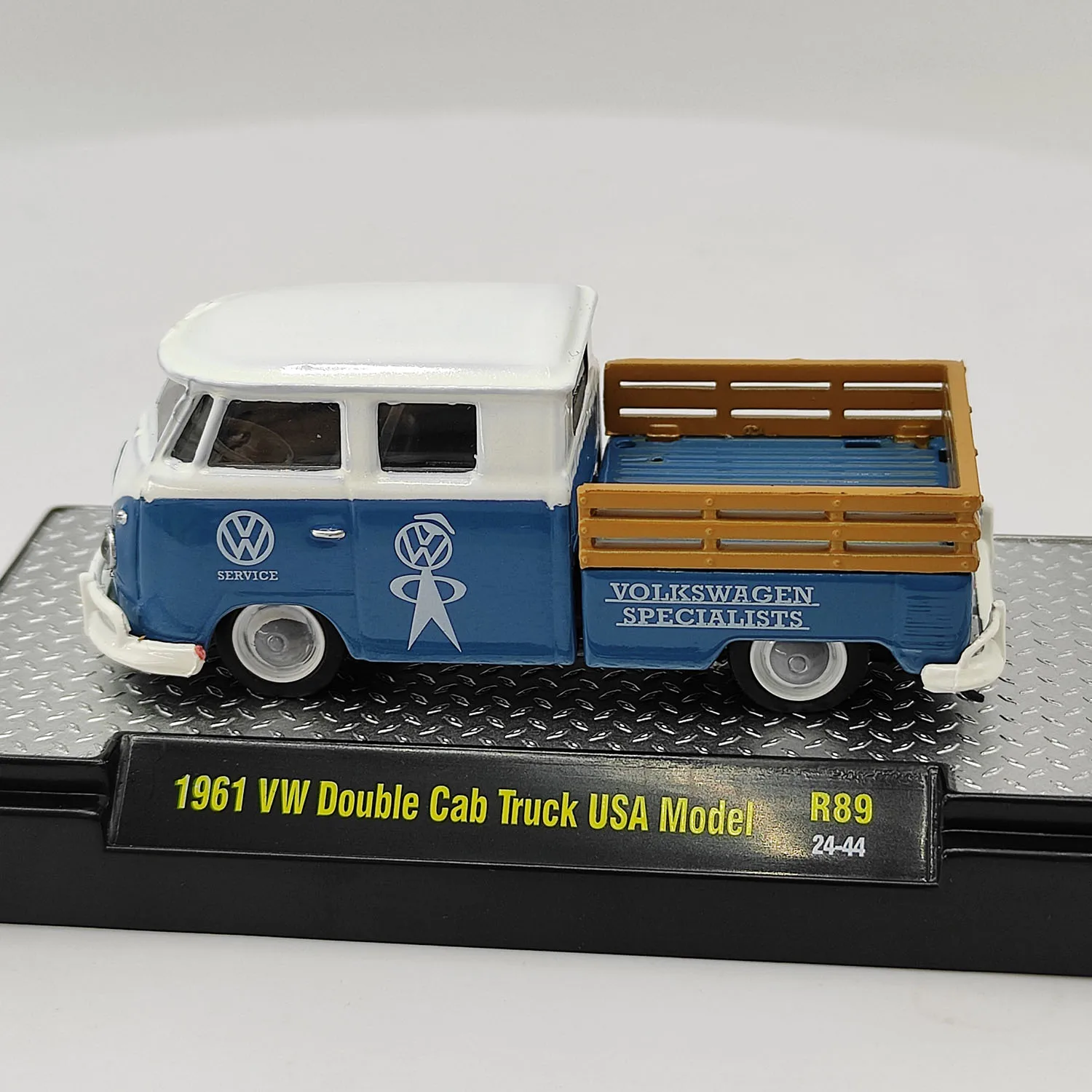 Фото Коллекционная модель грузовика VW 1961 года, масштаб 1/64, из литого металла, сувенир, украшение для витрины №2