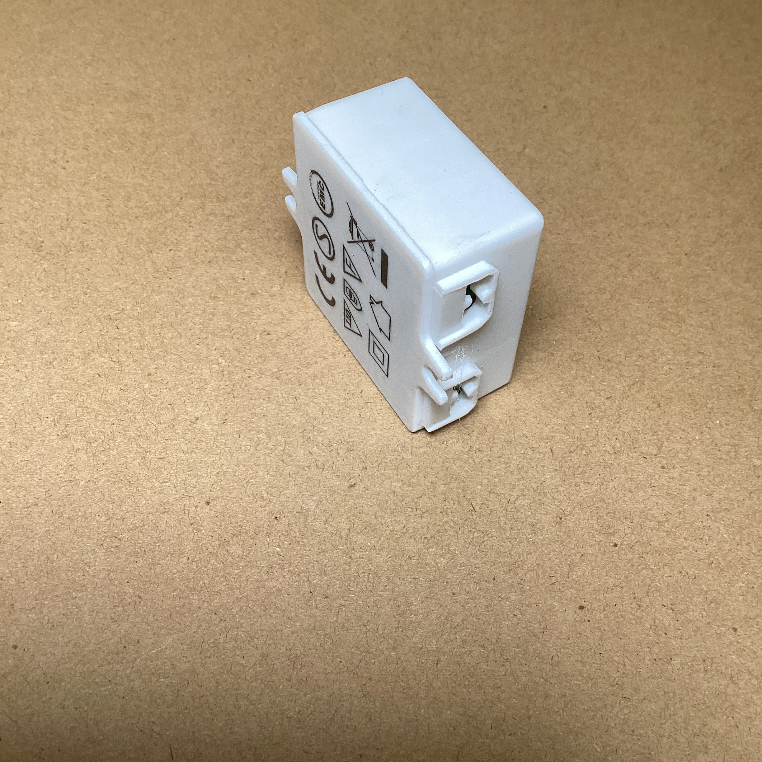 Фото Блок питания Eaglerise Mini Square 100-240В 1-3Вт с постоянным током для светодиодов ELP3X1LS 350мА 3-10.5В №4