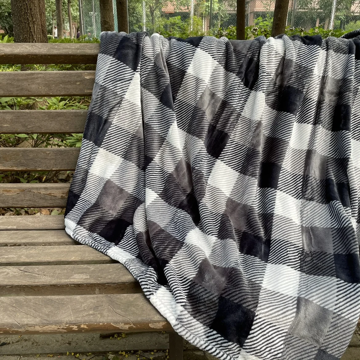 Plush throw blanket new without tag 200*126cm