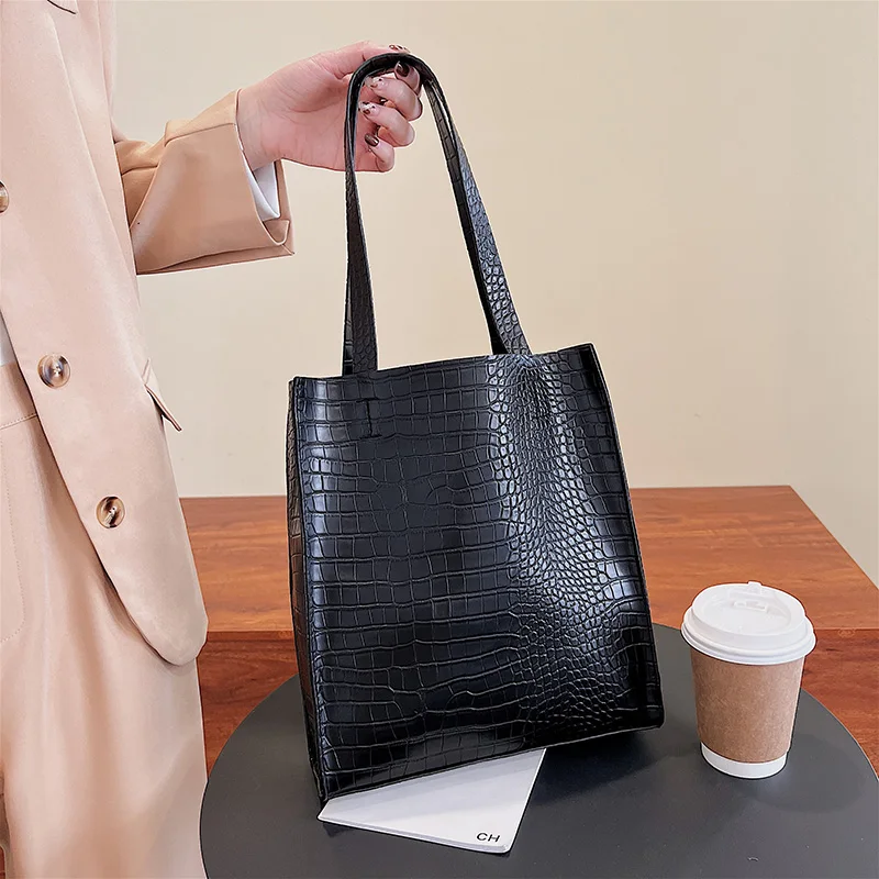 

New Crocodile Pattern Bucket Single Shoulder Women's Bag, European And American Fashion Casual Versatile Large Capacity Tote Bag