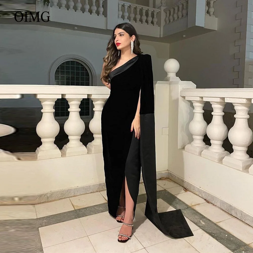 

Black One Cape Long Sleeve Velvet Evening Dresses Dubai Arabic Women Formal Prom Dress Simple Leg Slit Party Event Gown
