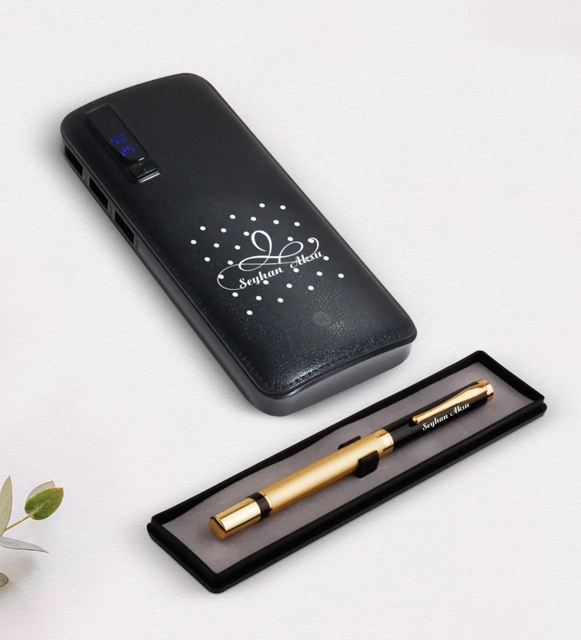 

Personalized Is Luxury Black Pen and 12.000 Mah Powerbank Gift Set-4