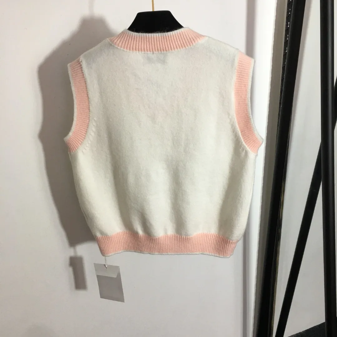 

Ladies early spring new high-grade letter embroidery knitted sweater vest wool V-neck vest sleeveless top