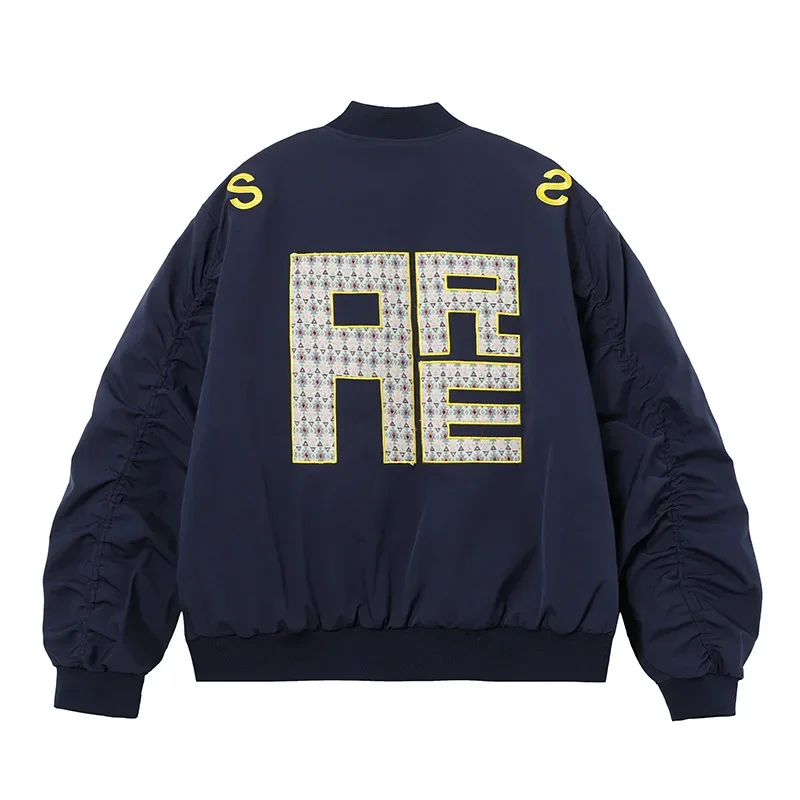 Куртка в американском стиле с уличной вышивкой и воротником-стойкой модная