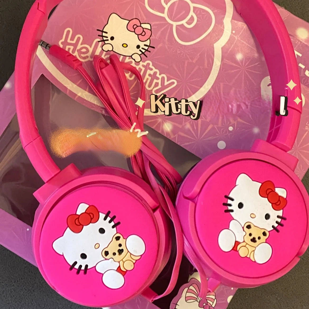 

Hello Kitty Cartoon Headset Female Student Cute Headset round Hole Plug Universal Wired Gaming Headset Pickup Machine