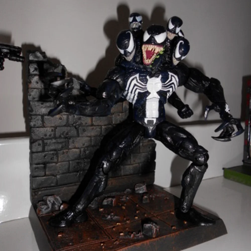 Фигурка супергероя из серии Легенды Marvel 8 головок Веном черный человек-паук