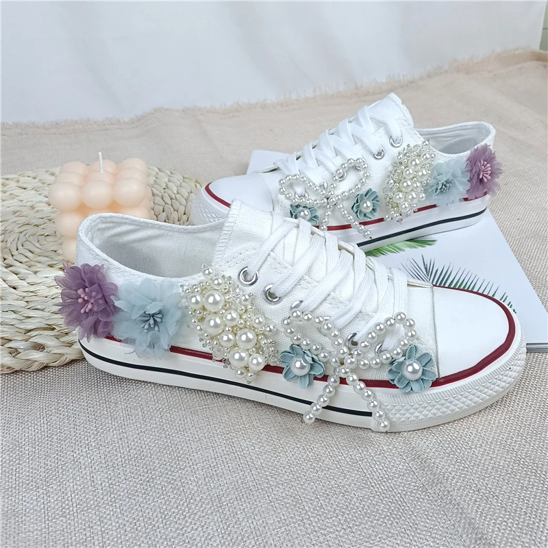 2022 Wholesale Spring and Summer Women's Canvas Shoes Small White Shoes Women's High top Handmade Customized Flower Casual Shoes