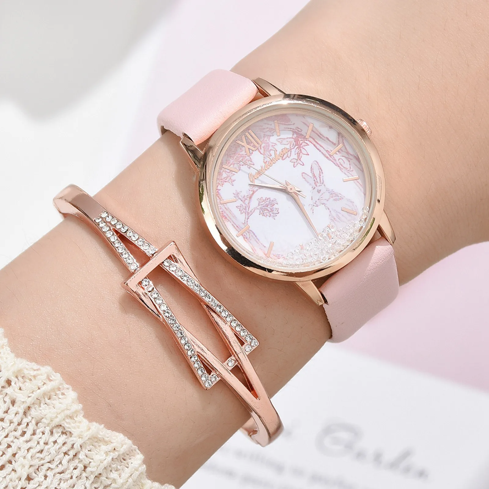 

Minimalist Watch Quartz Women's Dial Watch Fashion Sleek With Strap Gift Women's Watch Oval Watch Gold Digital Watch Women