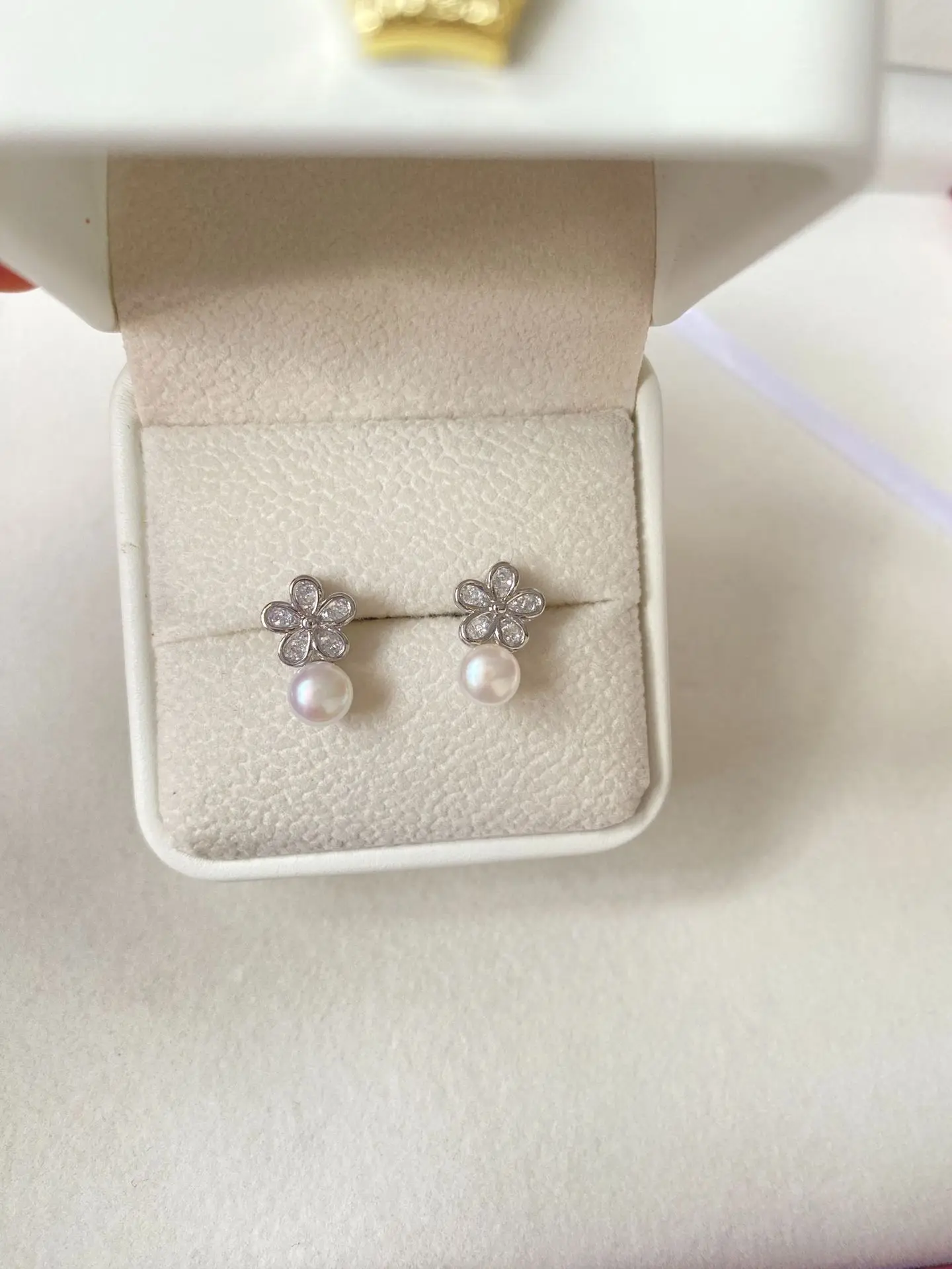 Женские серьги-гвоздики из серебра 925 пробы с цветком ромашки натурального