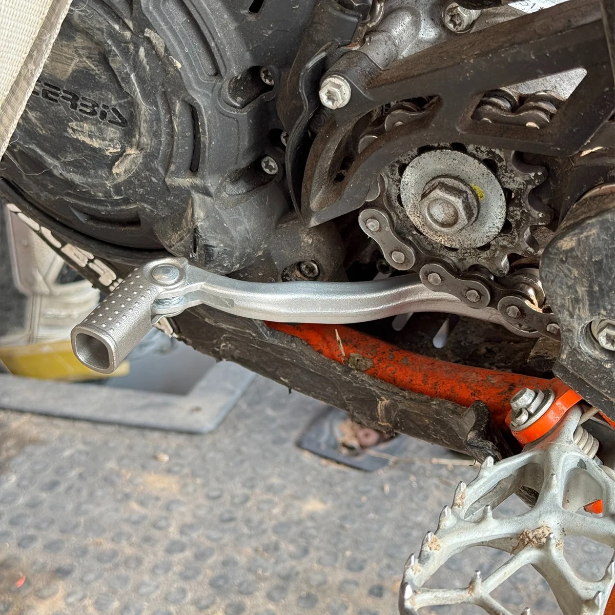 Фото Для Husqvarna 701 ENDURO/SUPERMOTO 2016 - 2022 гг. ​ Для KTM 690 SMC ​ Аксессуары для мотоциклов: рычаг переключения передач, педаль переключения №1