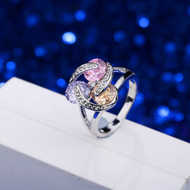 

Rotating Design Sparkling Pink Yellow Purple Crystal Engagement Rings for Women Fashion Wedding Party Jewelry