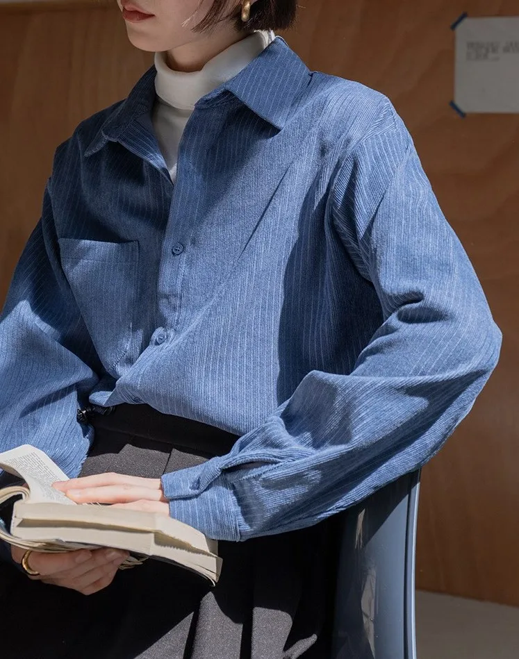 

Голубая Вельветовая рубашка Klein с длинным рукавом, женская дизайнерская маленькая простая рубашка, свободная Тонкая зимняя куртка с длинны...