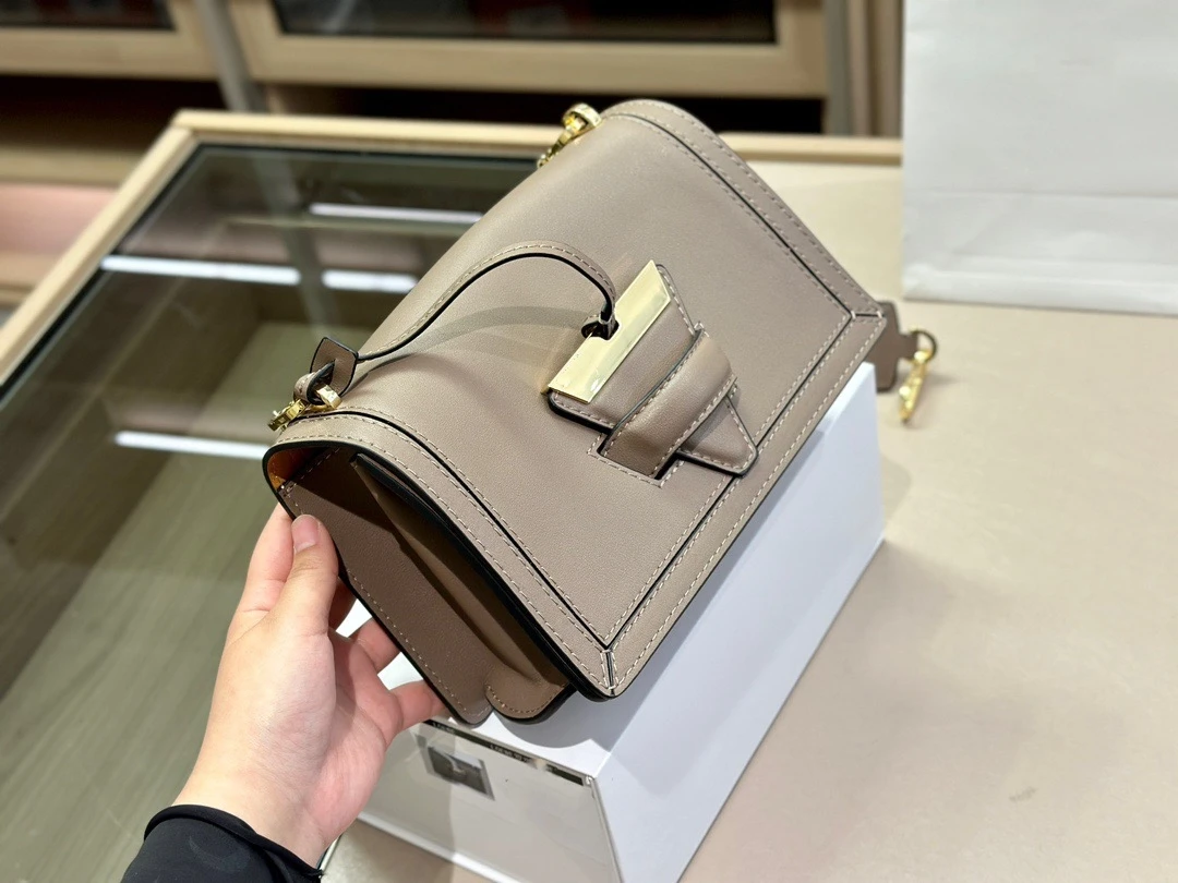 

2023 Luxury Designer Genuine cow Leather Brand Shoulder barcelona Bag Real Skin Chain Black Handbag Casual Commuter Shopping Bag