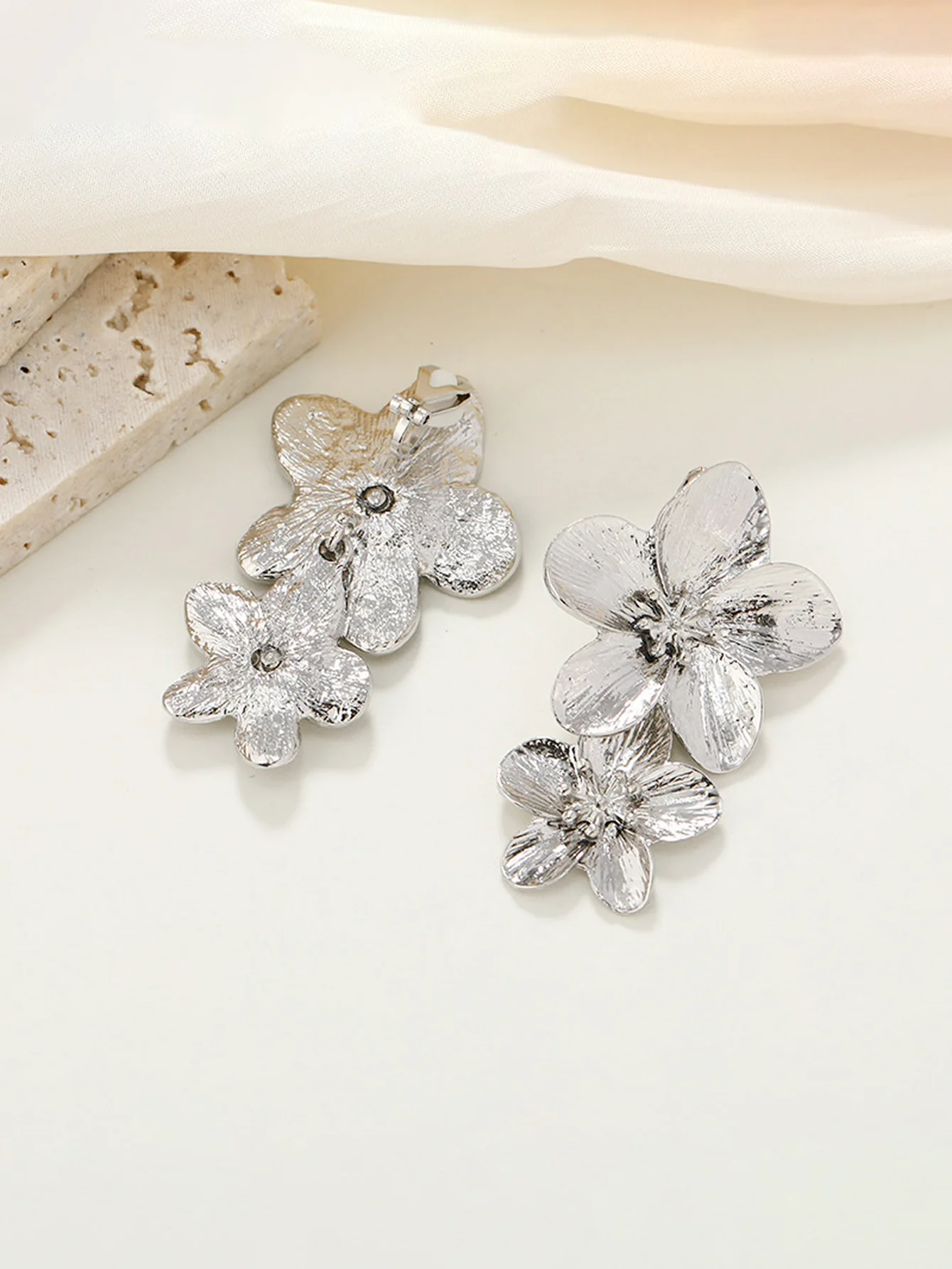 HUANZHI Серебряные Модные Двухслойные Серьги-гвоздики С Цветком Для Женщин И