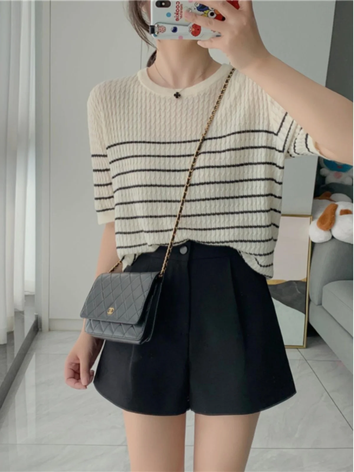 Осенние и зимние шорты больших размеров. Женская верхняя одежда. Черный костюм.