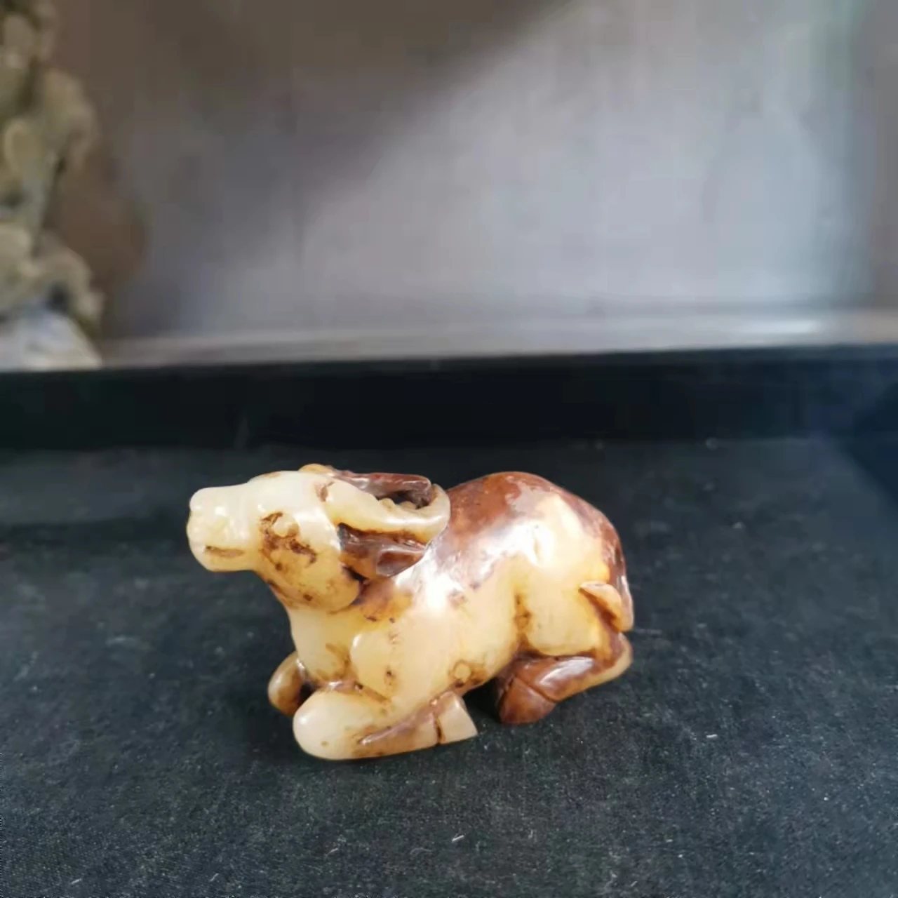 1Pcs/Lot Imitation Antique Ancient Jade Hetian jade white jade dragon son Pi Xiu Rui beast animal cow pattern ornament Beautiful