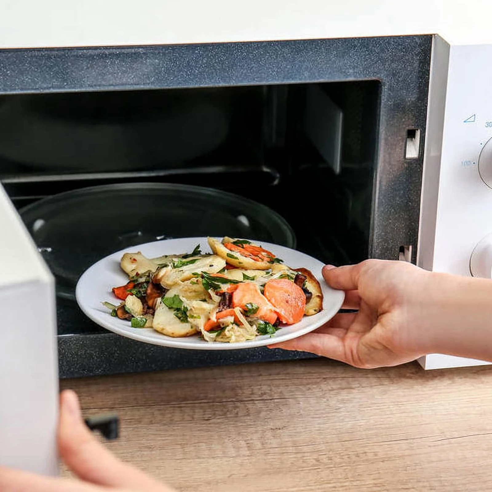 Put plates. Plate on the table. Put plates. Посуда для сервировки стола. Put plates.