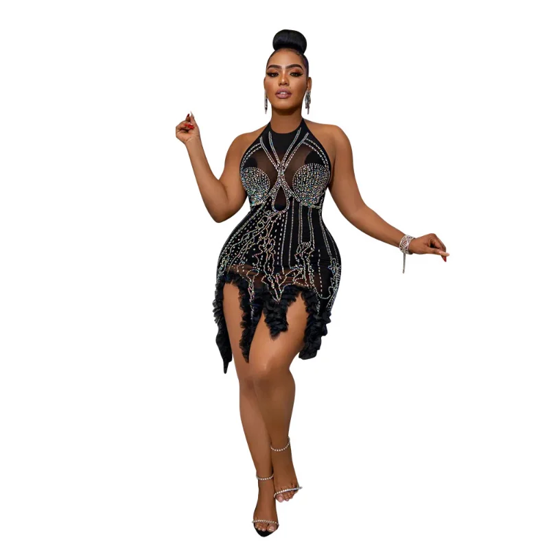 

Женское мини-платье с открытой спиной и лямкой на шее