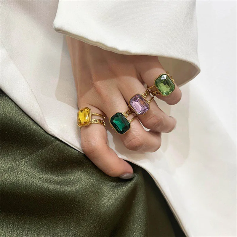 Женское регулируемое кольцо с изумрудом элегантное зеленым кристаллом из