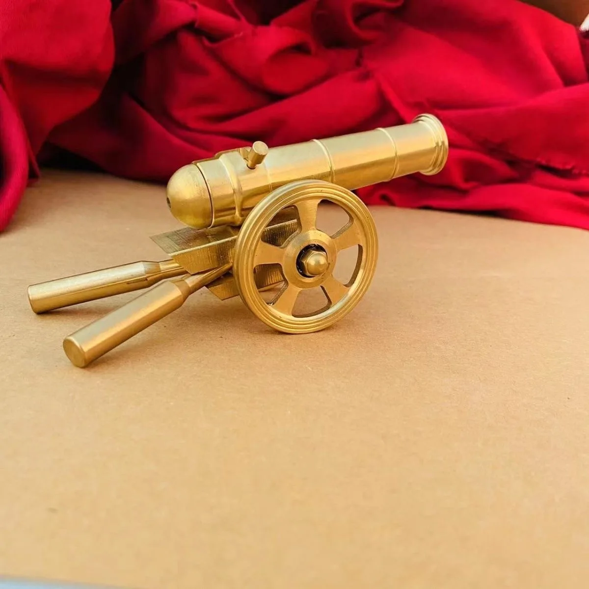 

Миниатюрная латунная модель пушки Наполеона