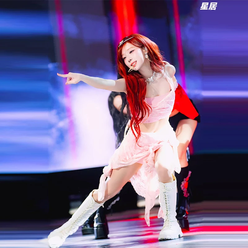 Женский жилет на бретельках с открытыми плечами