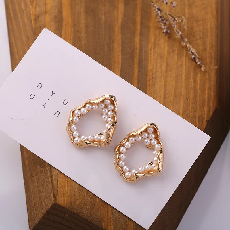 

2022 New Geometric Oval Irregular Distortion Retro Vintage Small Pearl Circle Profiled Studs Earrings For Women Party Jewelry