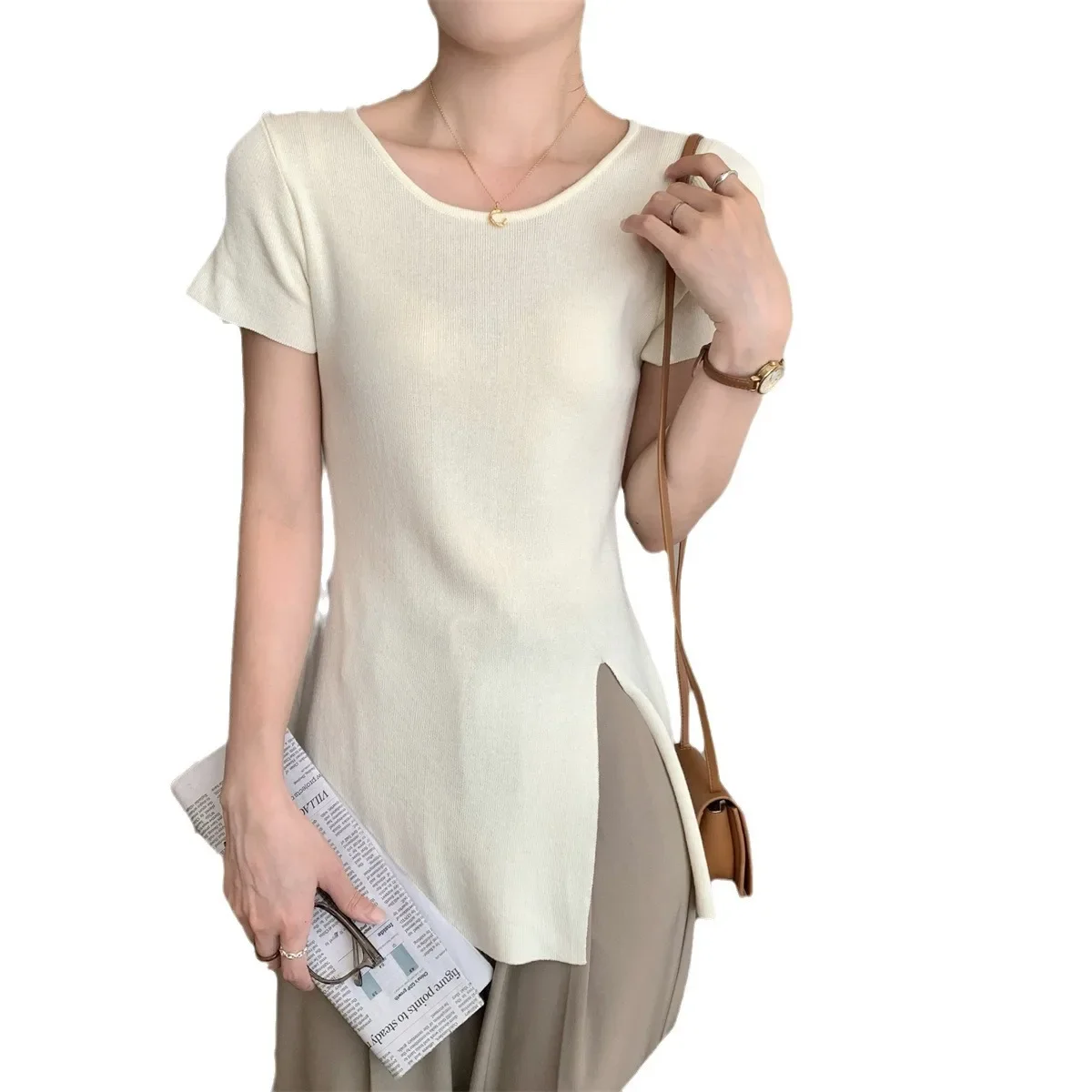 Лето 2023 утягивающий вязаный топ средней длины в американском стиле с боковым