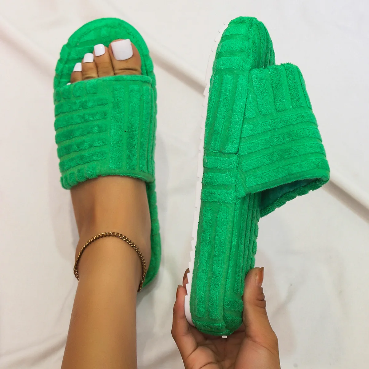 

Женские вельветовые шлепанцы, роскошные брендовые сандалии на толстой подошве, с открытым носком, зеленая уличная одежда, сланцы, лето-осен...