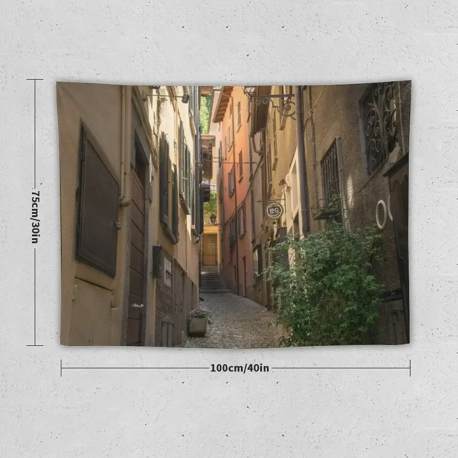 Обнимающий булыжник Lane - Gallivanting вокруг знаменитого белья на озере Комо в Lombardia