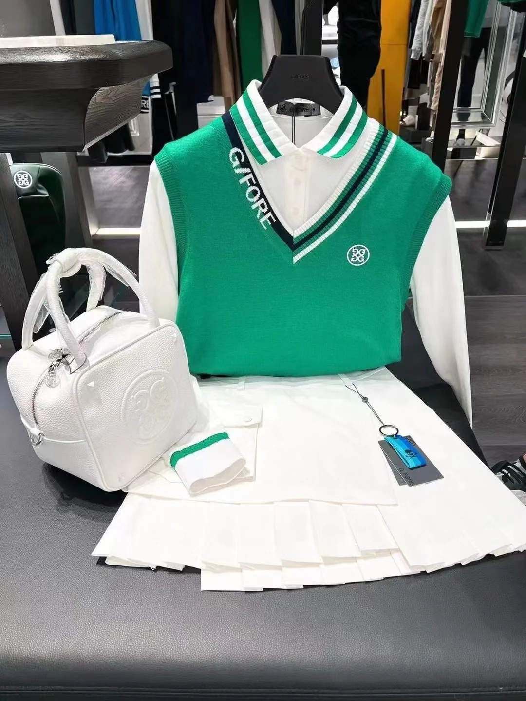 New spring/summer  golf cashmere knit vest is specially designed for women's couples sweaters, the same design of golf vest