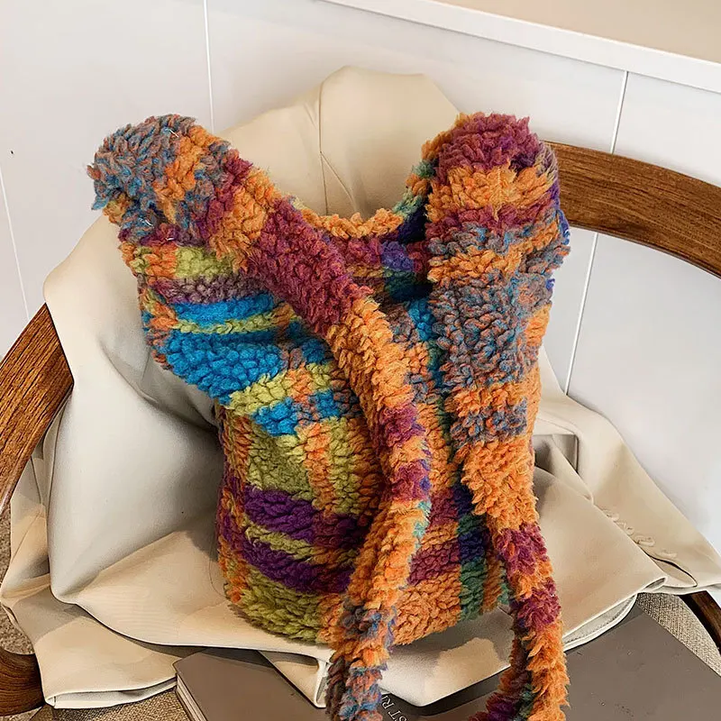 Модный тренд ленивый стиль милые контрастные цвета осенне-зимняя популярная