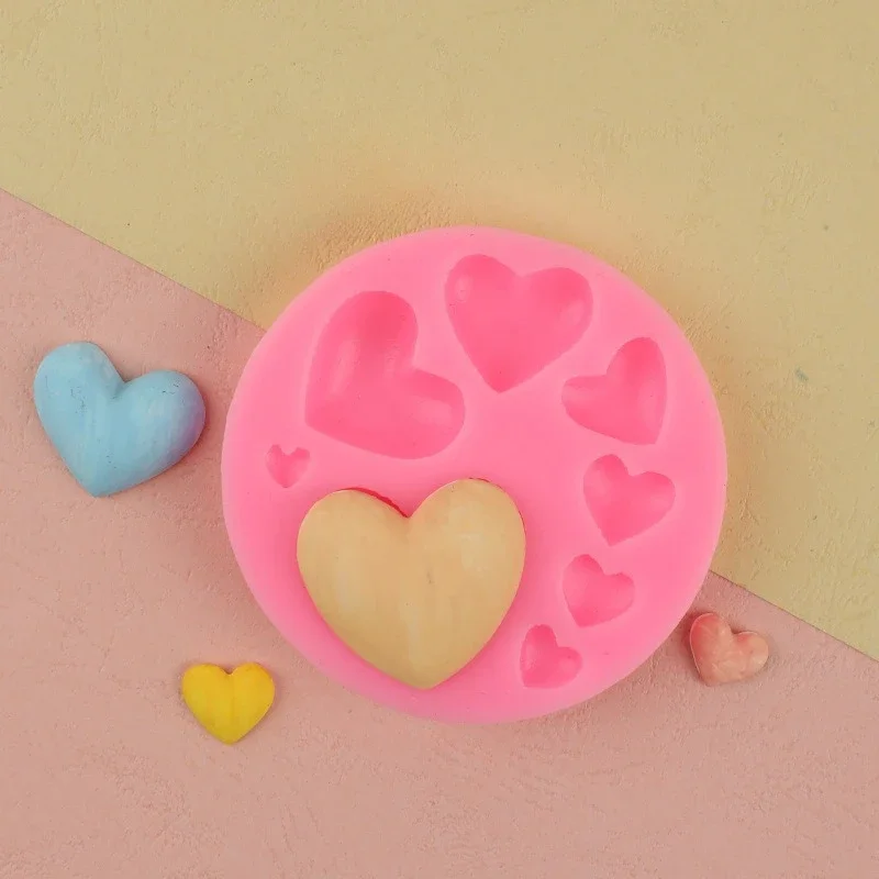 Цветная силиконовая форма в виде сердца для конфет и шоколада