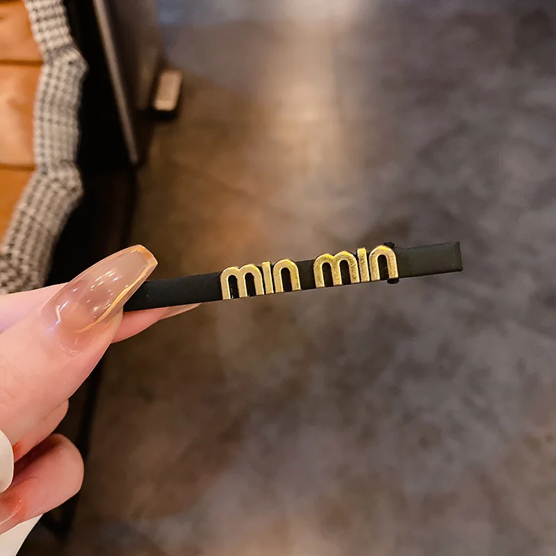 

Korean Letter Min Hairpin Personality Design Temperament Bangs Duck Bill Clip Net Red Small Crowd Simple Fashion Hair Accessorie
