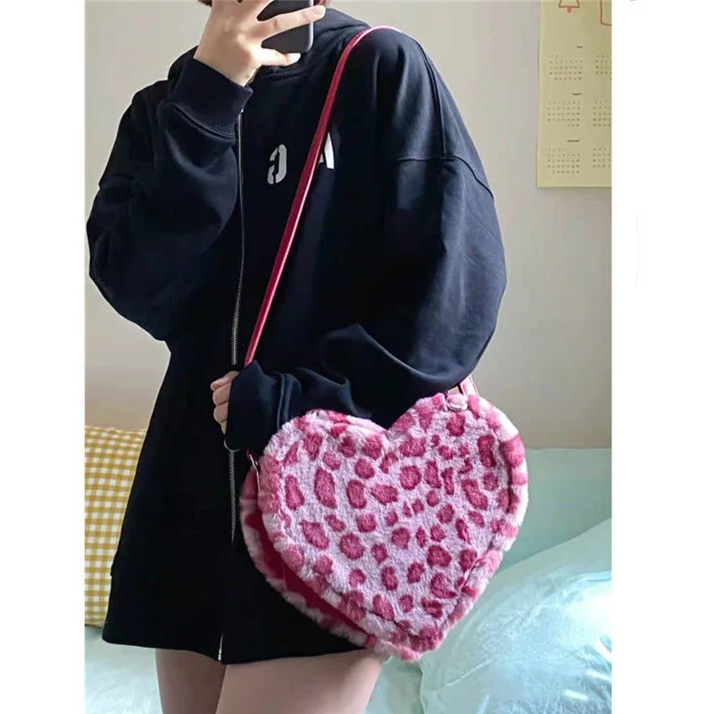 

Plush Heart Shoulder Bag Hot Pink Leopard Print Axillary Box Package Handbag Y2K Millennium Chain Niche Ins