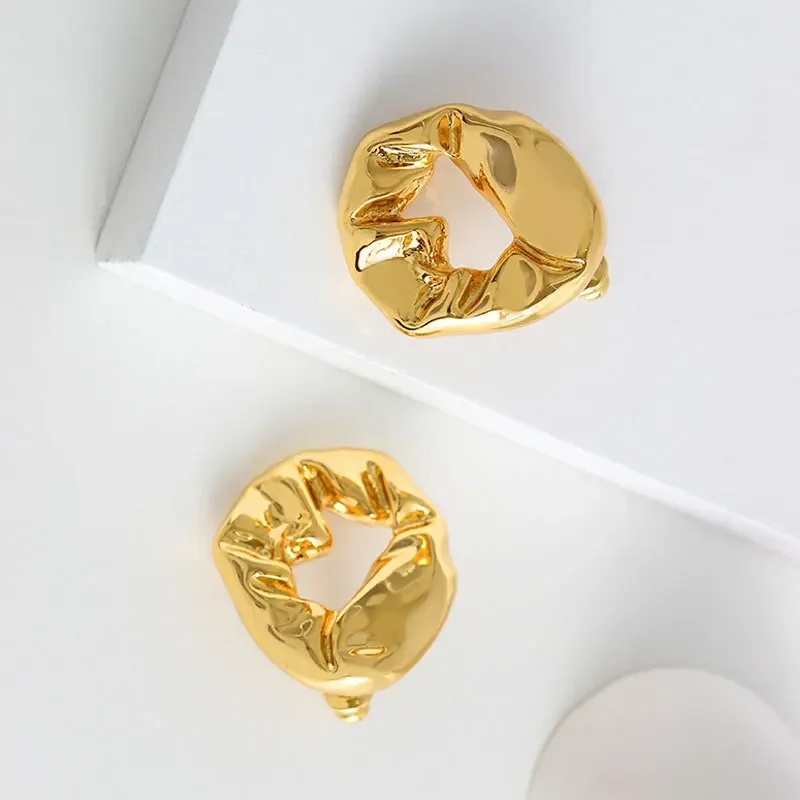 Серьги-гвоздики в нише из металла европейском и американском стиле