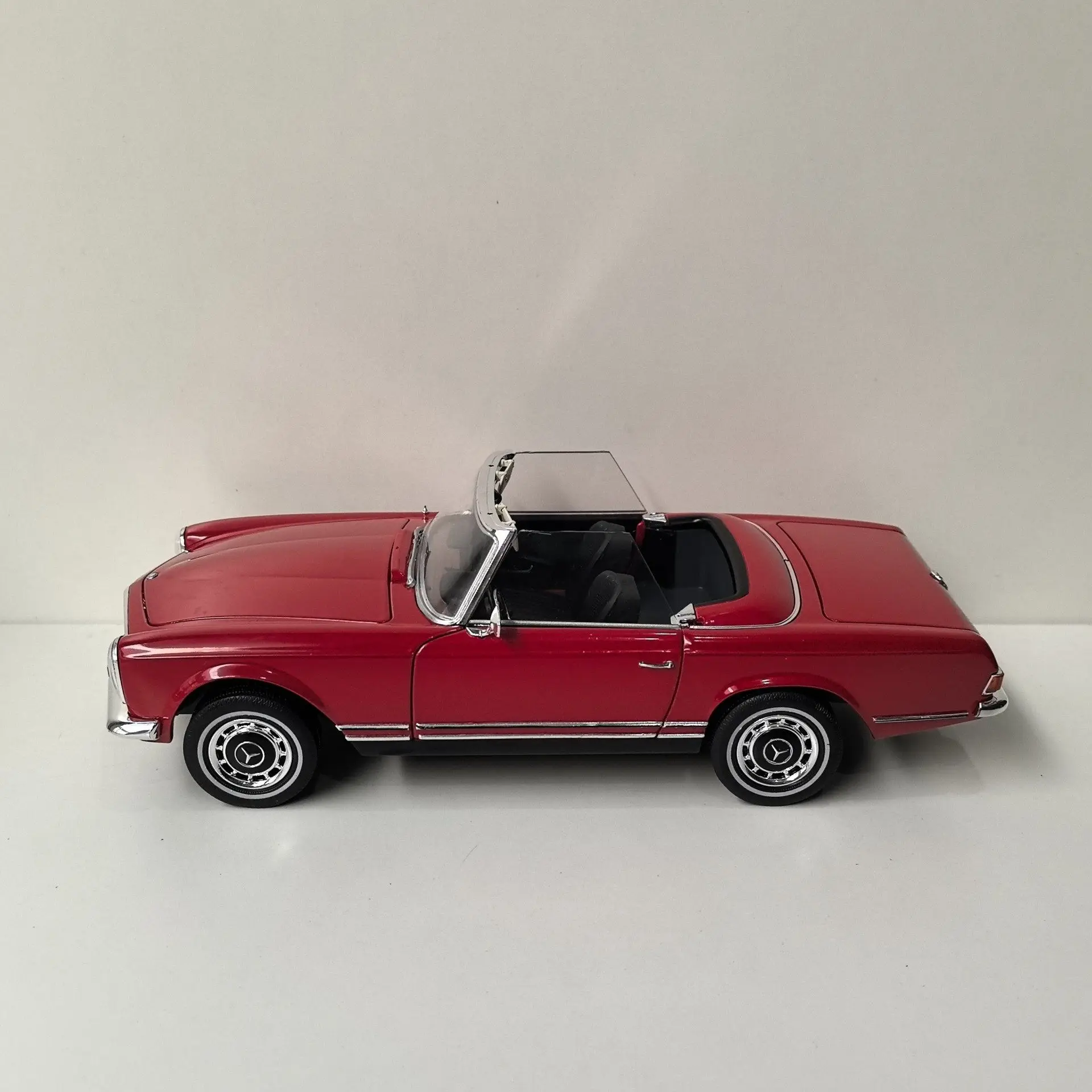 Фото Литая под давлением модель автомобиля из сплава SCHUCO масштаба 1/18 BENZ 280 SL BENZ E2 №2