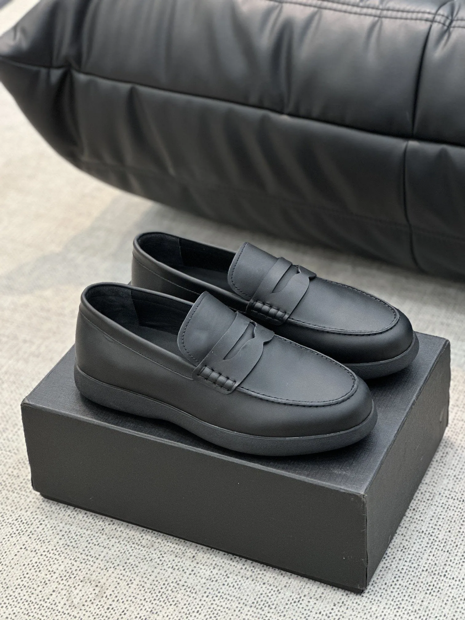 

2023 new men's casual shoes genuine leather one foot pedal light and comfortable versatile beanie shoes