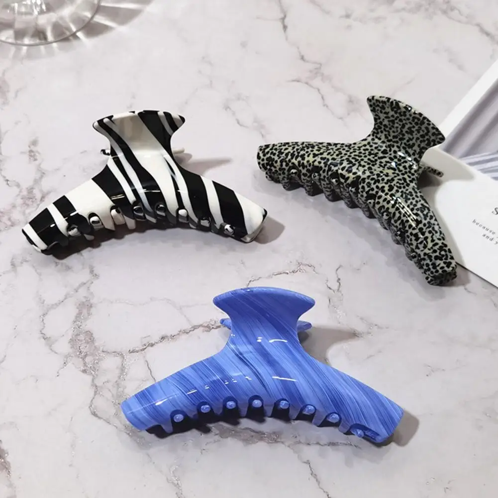 

2021 New Vintage Large Blue Stripe Leopard Zebra Pattern Shark Clip Hair Claw Ponytail for Women Hair Accessories