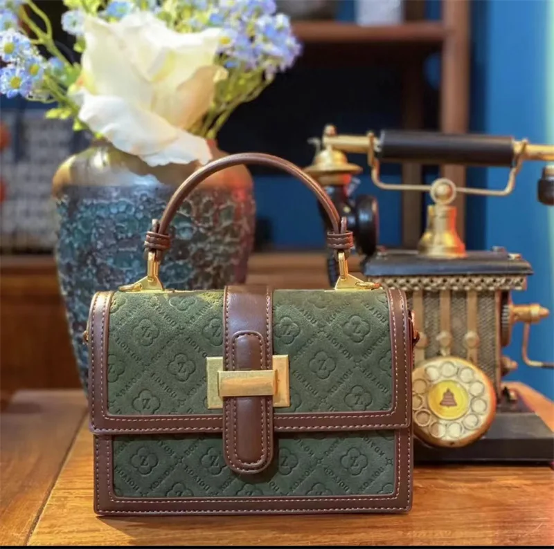 

Маленькие квадратные сумки классического качества для женщин, повседневные женские сумки-тоуты из воловьей кожи, Новые Модные Дамские кошельки и сумочки Cc 2023