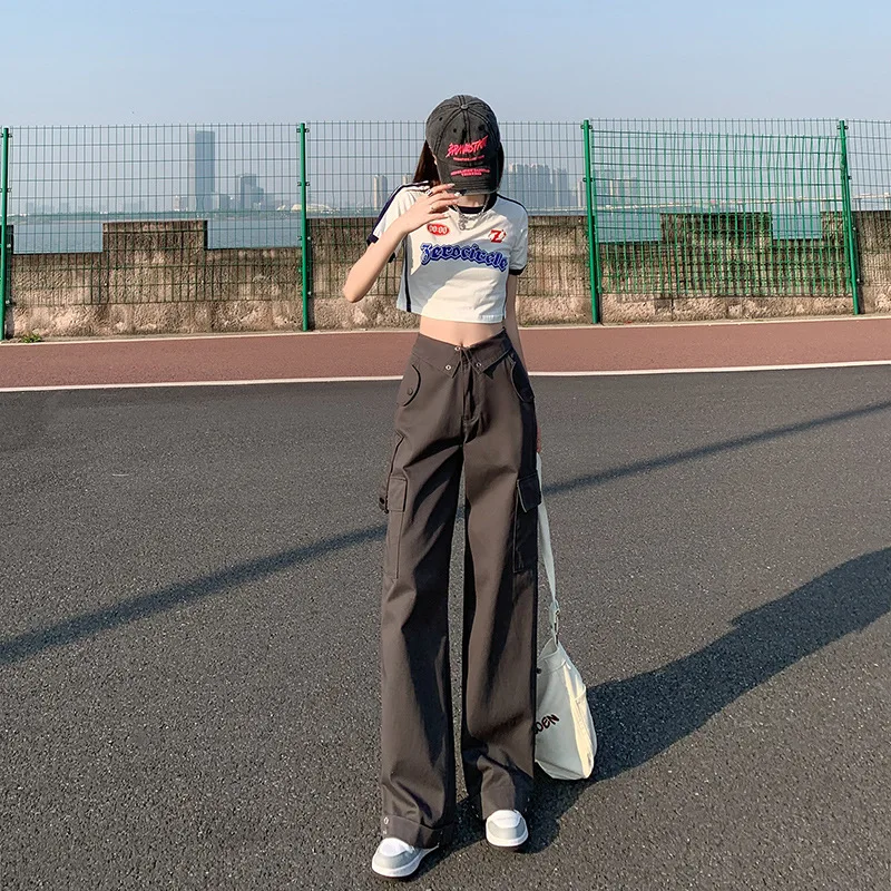 American grey cargo pants for women in summer 2023 straight tube loose high waist trousers show thin wide leg cargo pants trend