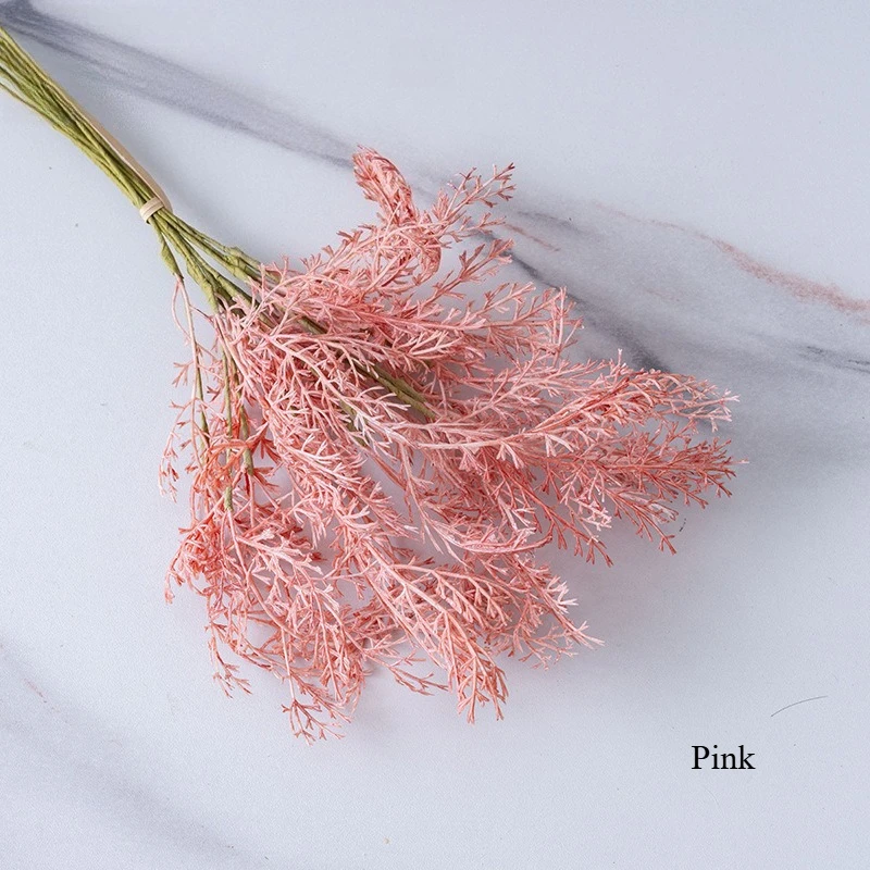 

Искусственные листья папоротника и кедра