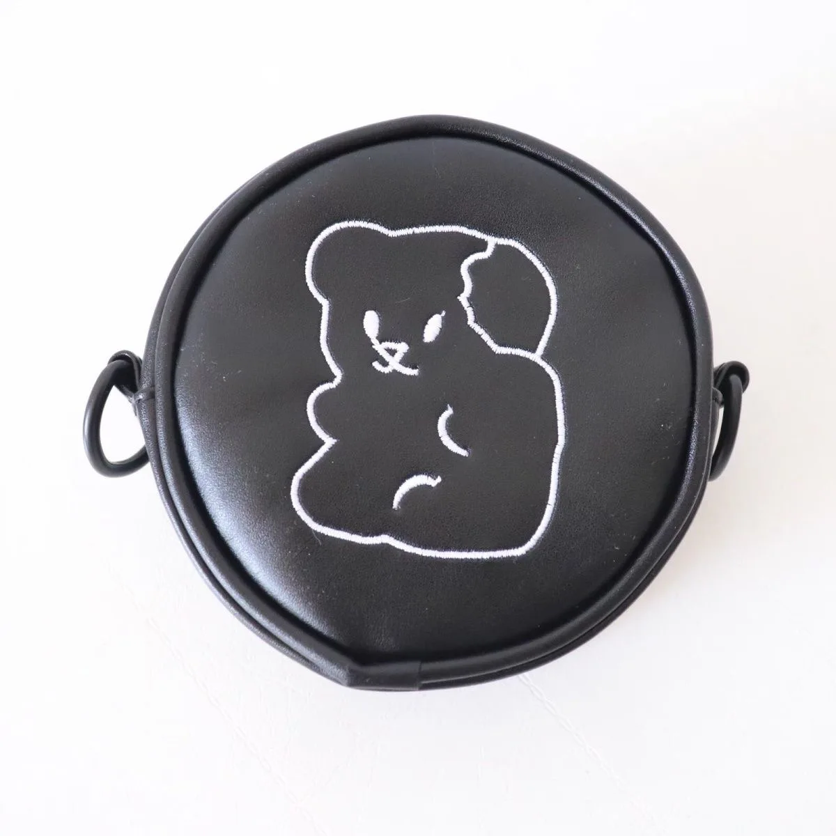 Рисунок 3 - Круглая маленькая сумка с вышивкой