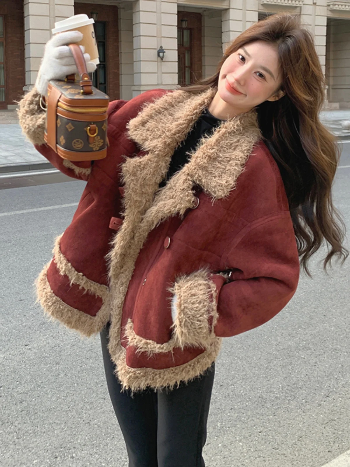 Утолщенная теплая меховая верхняя одежда из интегрированной овечьей шерсти для