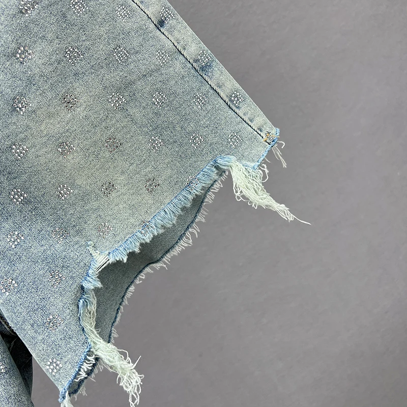 Rhinestone Denim Shorts Women's New Summer Stretchy High Waist Slimming European Style Ripped Raw Hem Wide Legs Short Pants 2023
