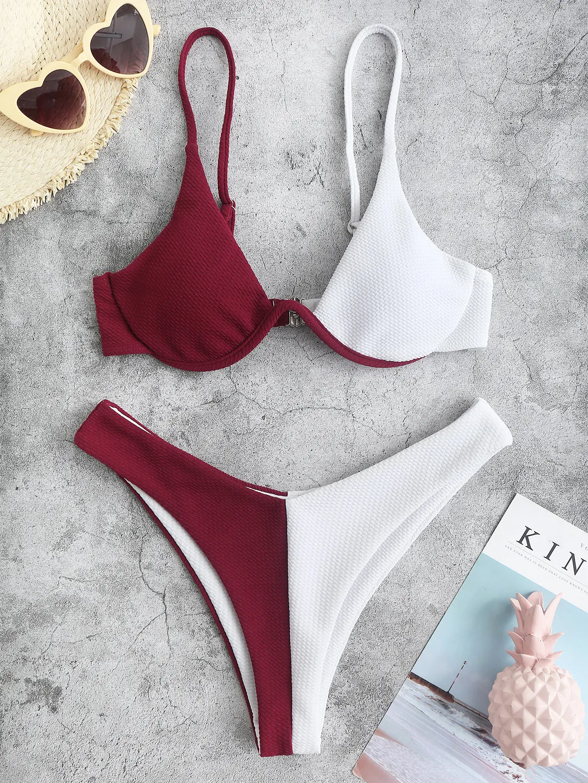 

Сплошной купальник-бикини с высокой посадкой